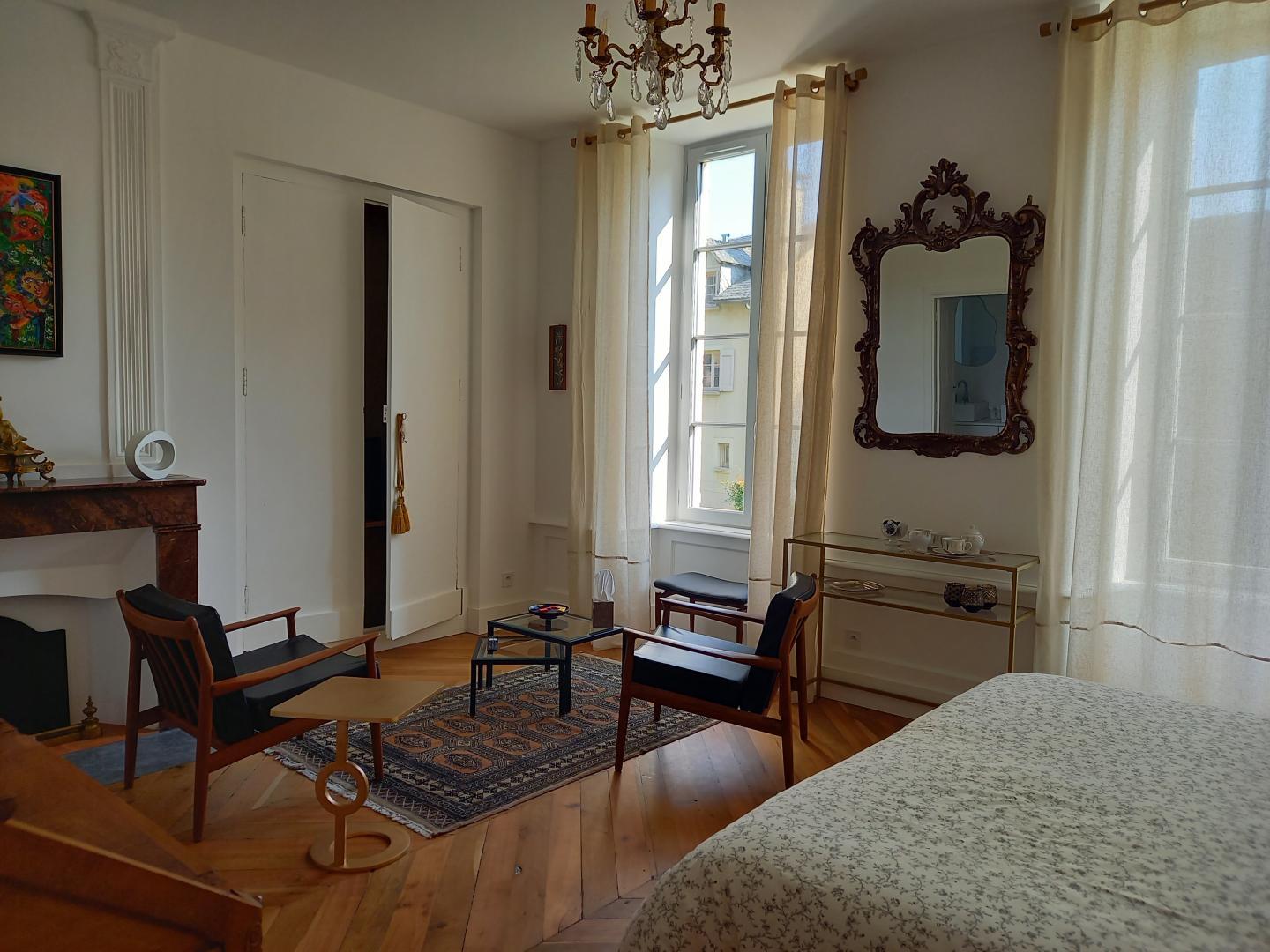la chambre d'hôtes et son coin salon photo 6