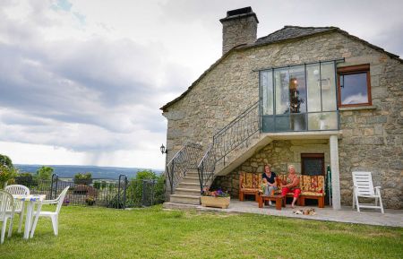 salon extérieur Gîte n°48G151860 Saint-Alban-sur-Limagnole - Lozère - salon extérieur