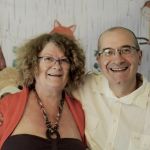 Voici Cathy &amp; Yves, deux Loz&eacute;riens de bient&ocirc;t 60 ans. Yves travaillant en tant qu'ing&eacute;nieur au service du territoire loz&eacute;rien et &eacute;tant n&eacute; ici, conna&icirc;t le territoire comme sa poche et pourra vous le faire d&eacute;couvrir avec passion. Cathy, saura &ecirc;tre &agrave; l'&eacute;coute de vos besoins durant votre s&eacute;jour pour vous faire passer une exp&eacute;rience unique dans leur g&icirc;te d'exception.